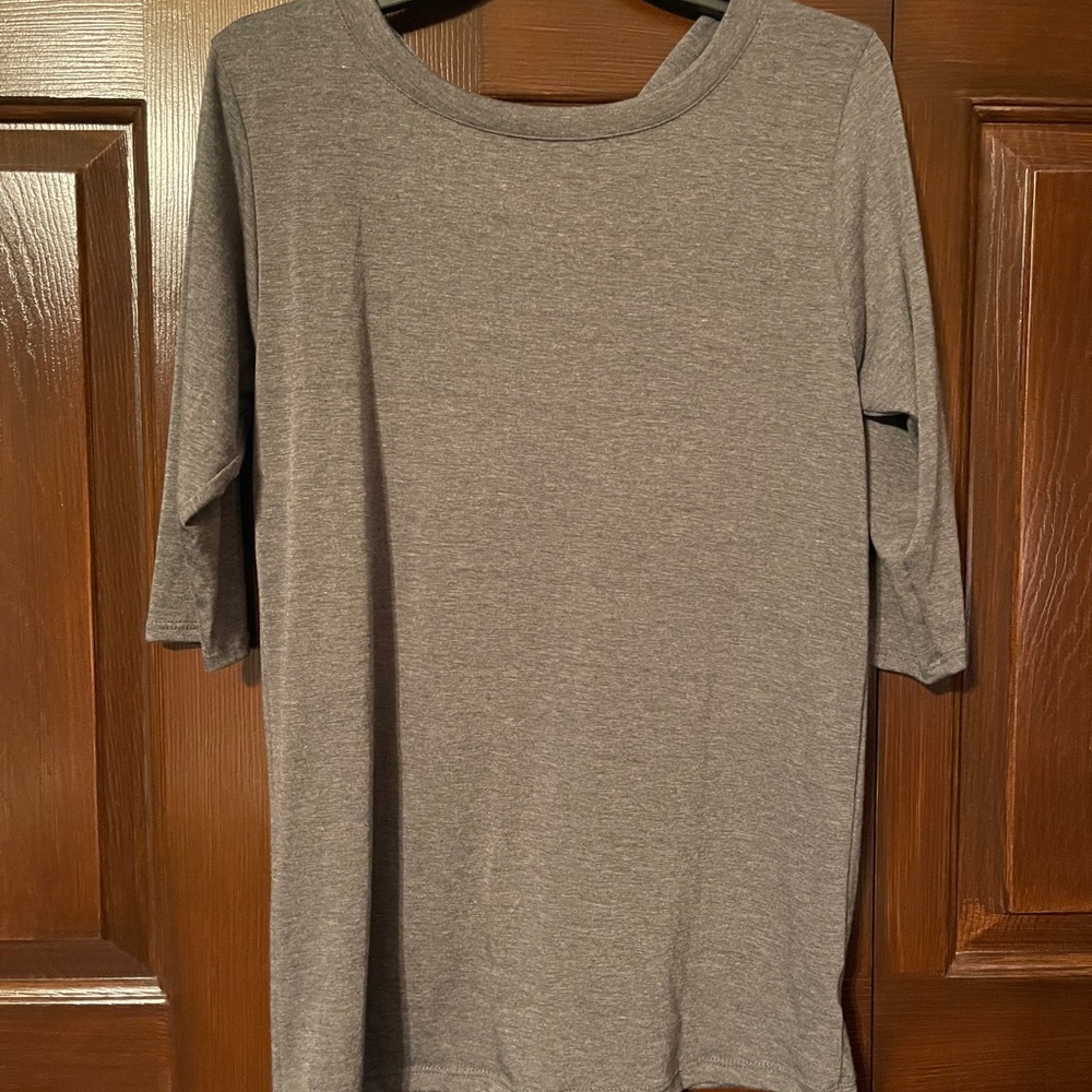 BUCKLE GREY CASUAL TOP! WITH CRISSCROSS BACK